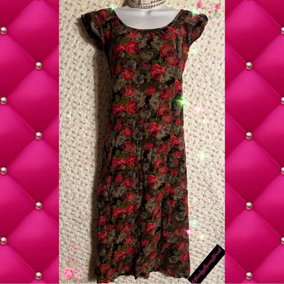M C Monte Carlo Dresses & Skirts - Beautiful vintage red rose floral Monte Carlo ruffle sleeves midi Sz M rayon